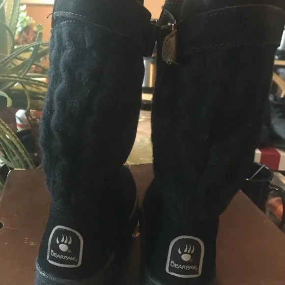 NWT Black Suede & Sheepskin Cable Knit Buckle Bear Paw Candice Boots - Picture 11 of 13